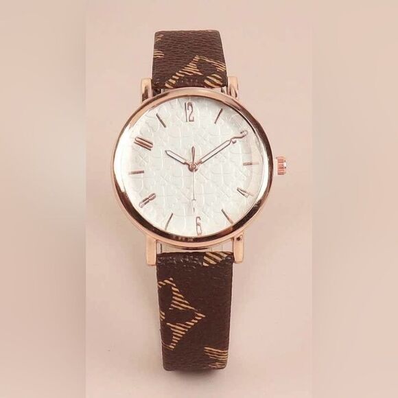 Elegant Brown and Gold Women\'s Watch